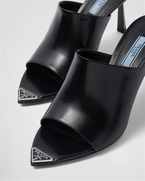 tacones prada negros|Zapatos de tacón de piel cepillada Negro .